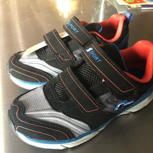 New with tags Velcro shoes